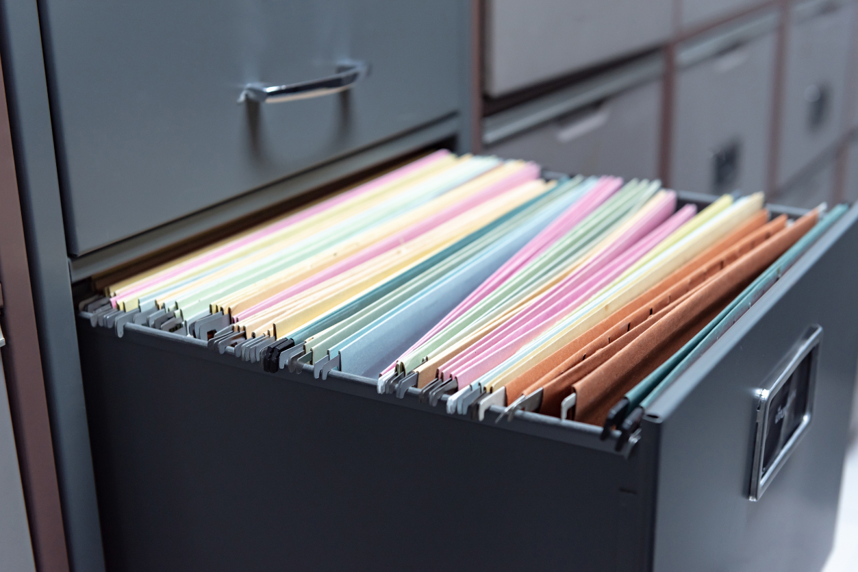 Porządek w dokumentach, segregacja i katalogowanie ich to podstawa dobrej organizacji biura.